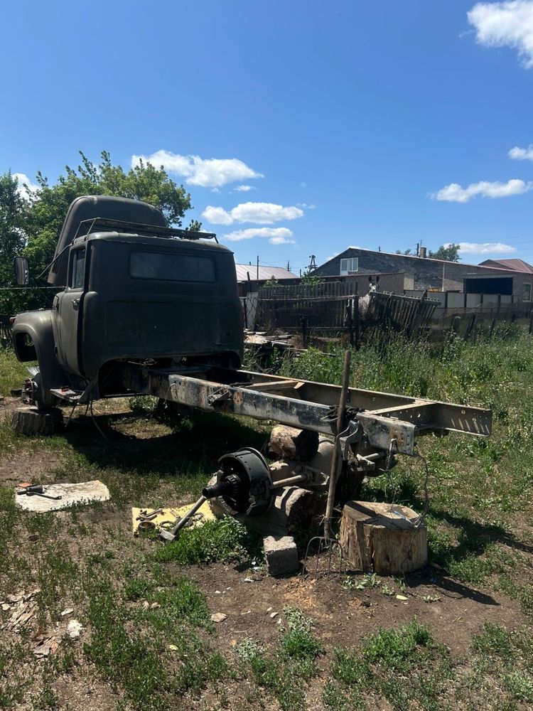 Продам зил 130 на запчасти есть то что только написано