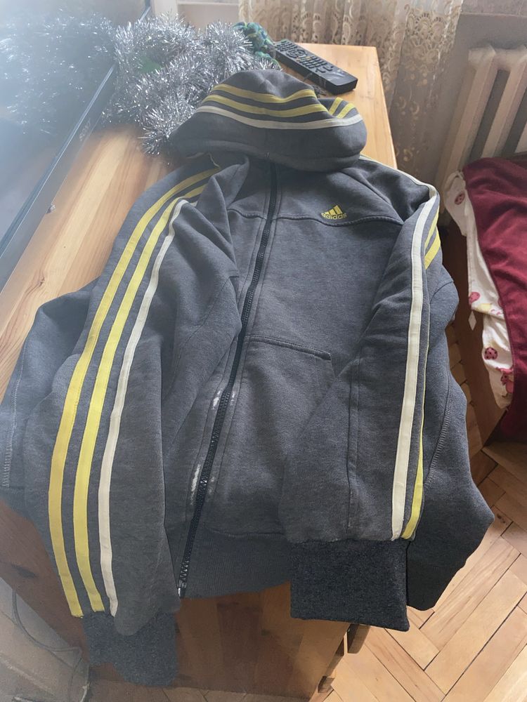 Adidas essentials