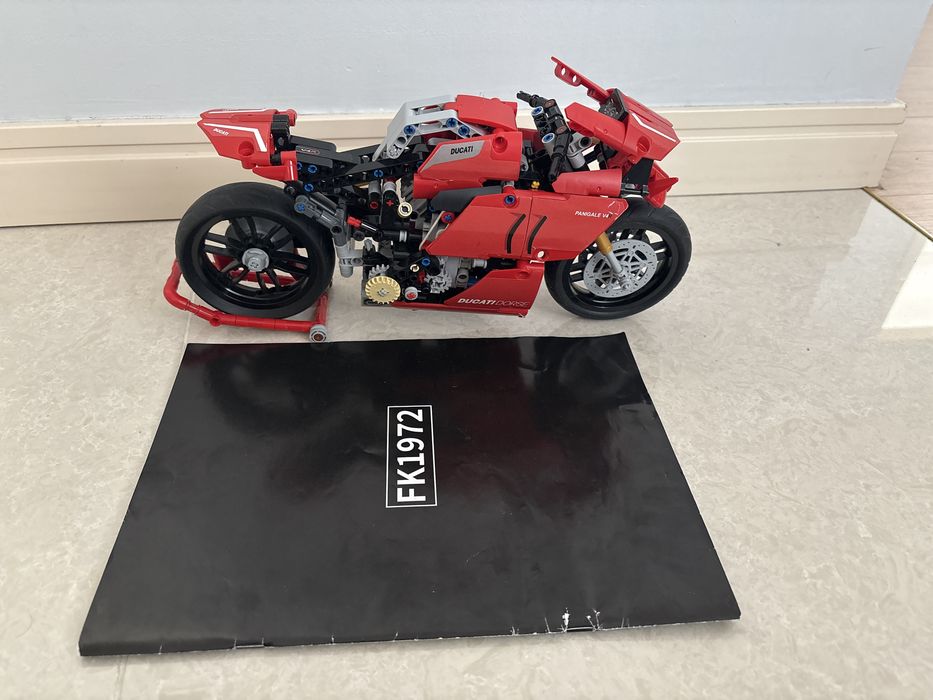 Продам конструктор мотоцикл