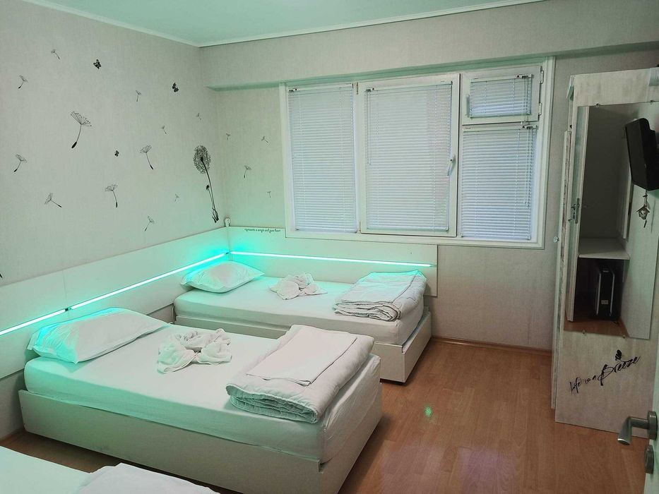 Дава се под наем Четиристаен апартамент в Бургас, Изгрев - 90 кв.м за 459 € - Снимка #1