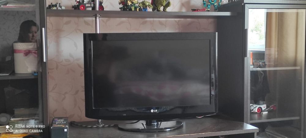 Телевизор LG продам