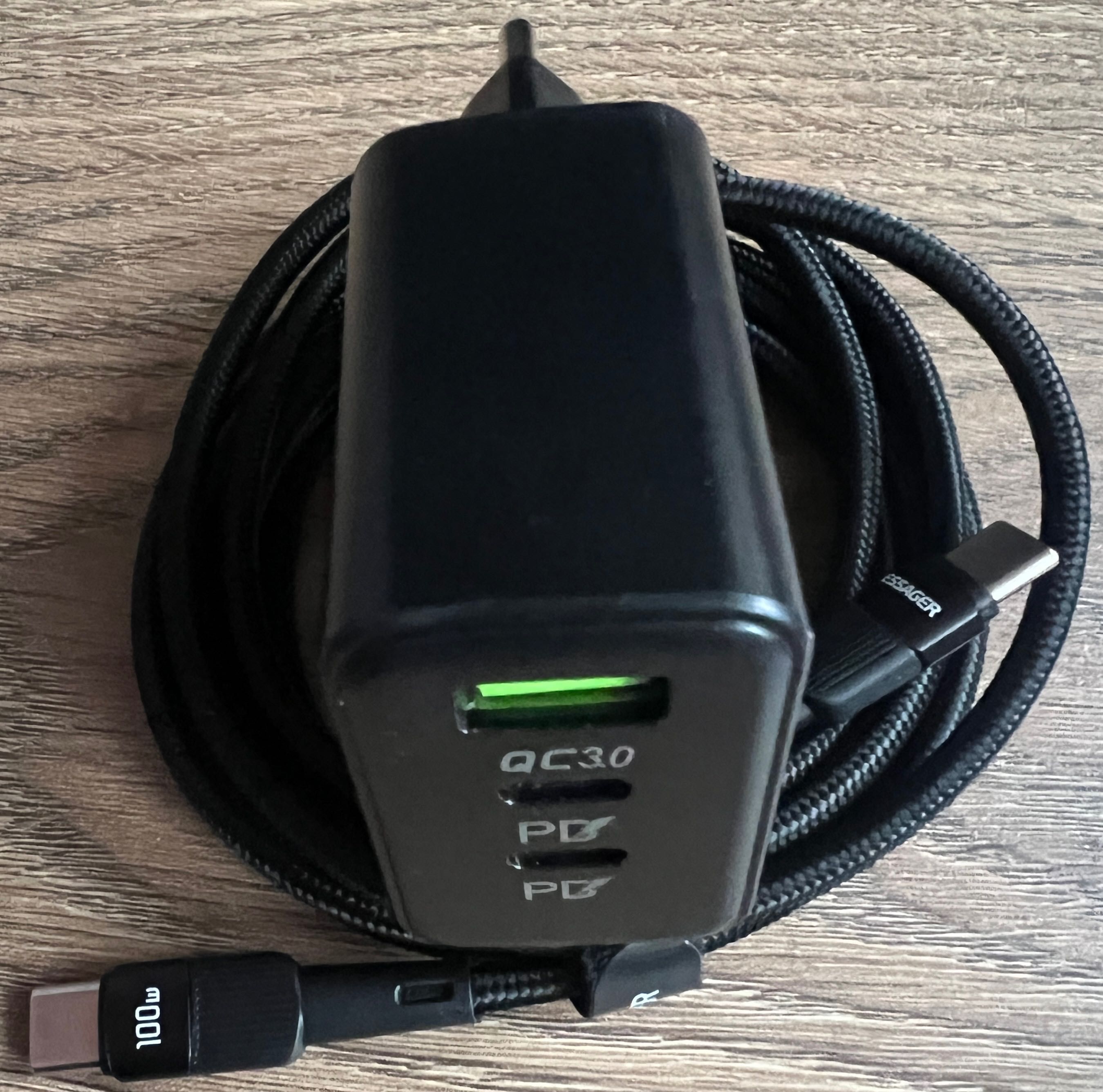 Бързо зареждащи USB адаптер тип С и А и кабел тип С