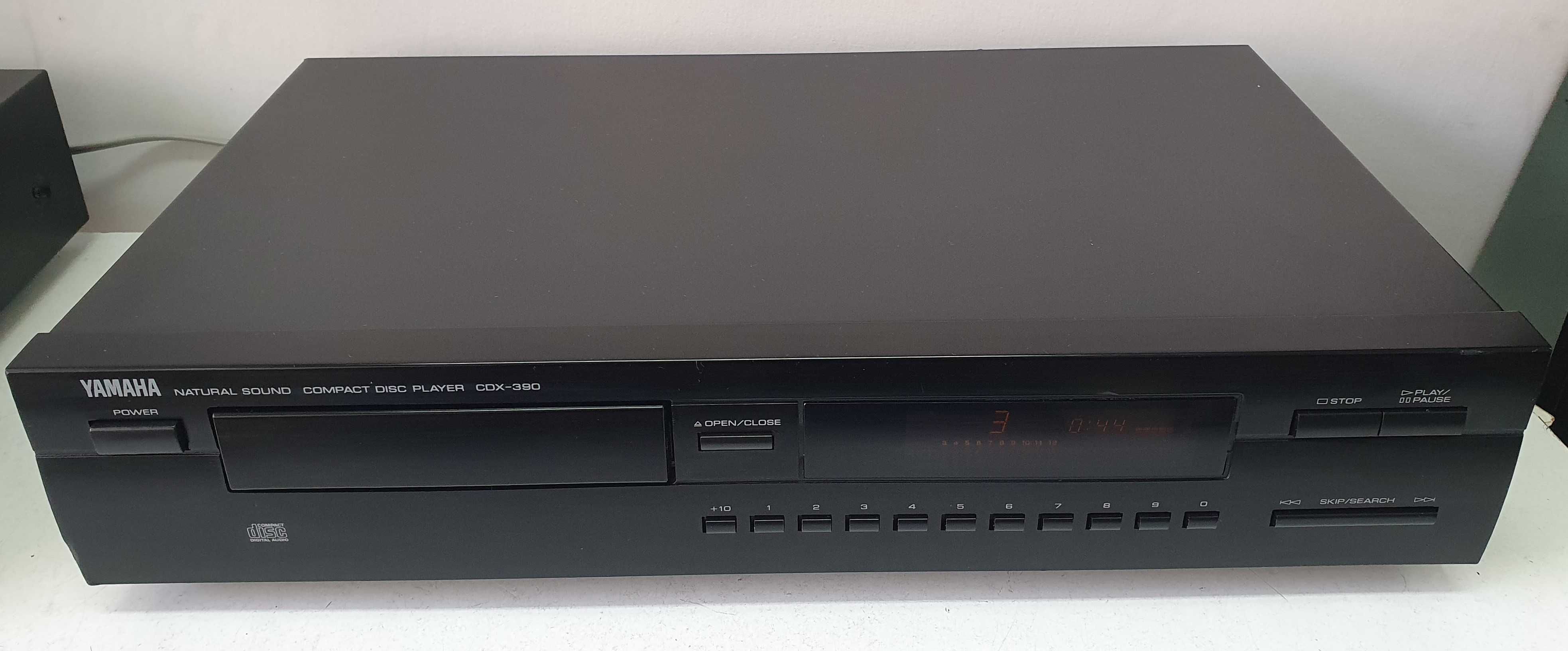 Yamaha CDX 390 player muzica CD muzica