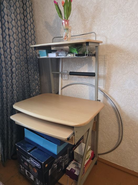 Стол компьютерный