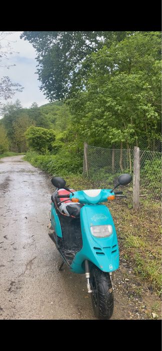 Vand piaggio typhoon de 80 merge foarte bine filtru sport etc.