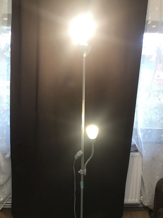 Lampadar sau lampa de podea/veioza