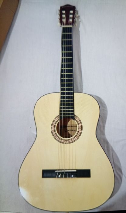 Продам классическую гитару
