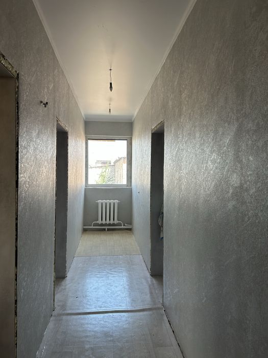 Поклейка обоев . Покраска