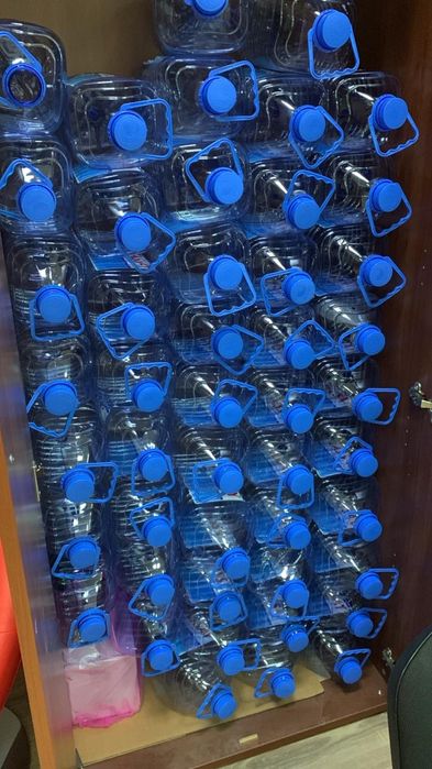 продам баклажки от тассай 5 литровые