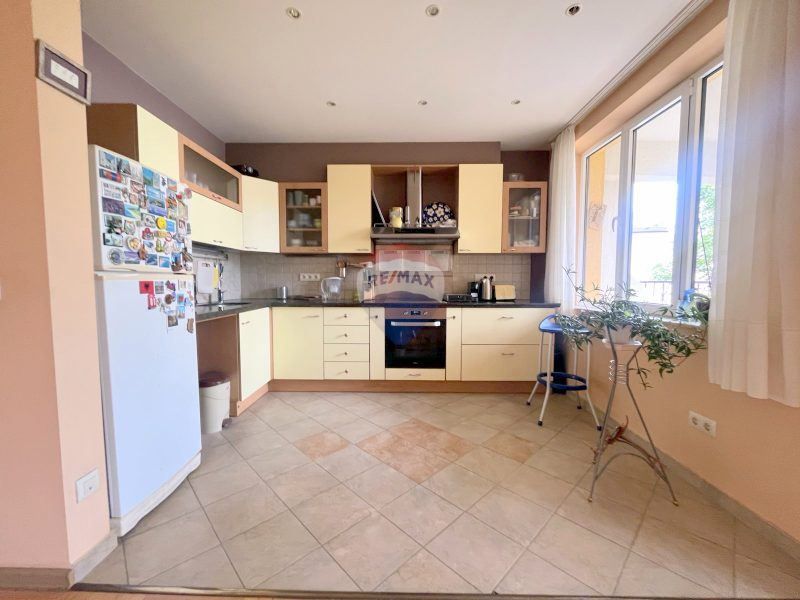 Продава се Тристаен апартамент в Варна, Бриз - 120 кв.м за 1959 €/кв.м - Снимка #5