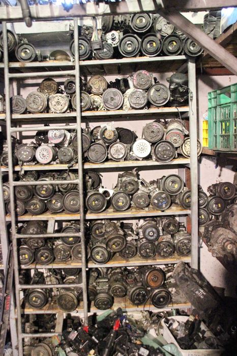 Компресор за климатик за автомобил, бус или джип