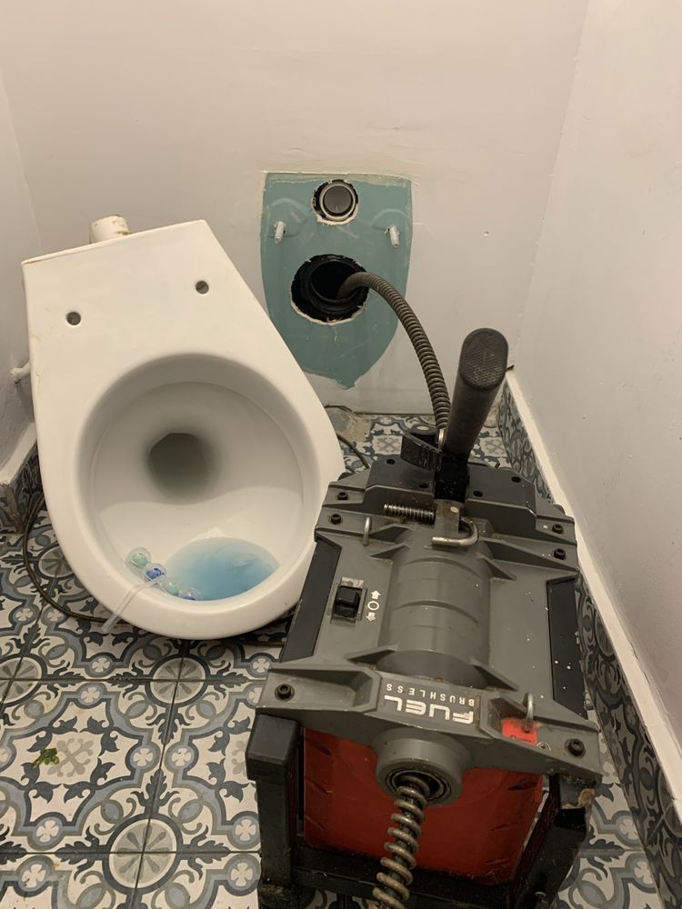 Servicii Profesionale de Desfundare WC, Chiuvetă, Țevi și Canalizare