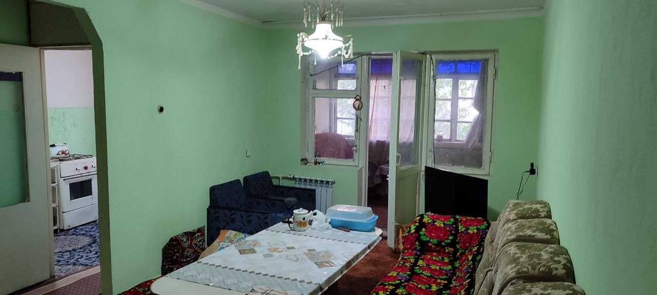 Kvartira sotiladi,Kombinat bozori,Guliston mahallasi,4qavat 2xonali uy