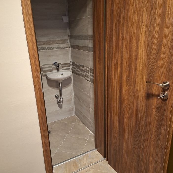 Продавам чисто нова врата KLASSEN в комплект с каса