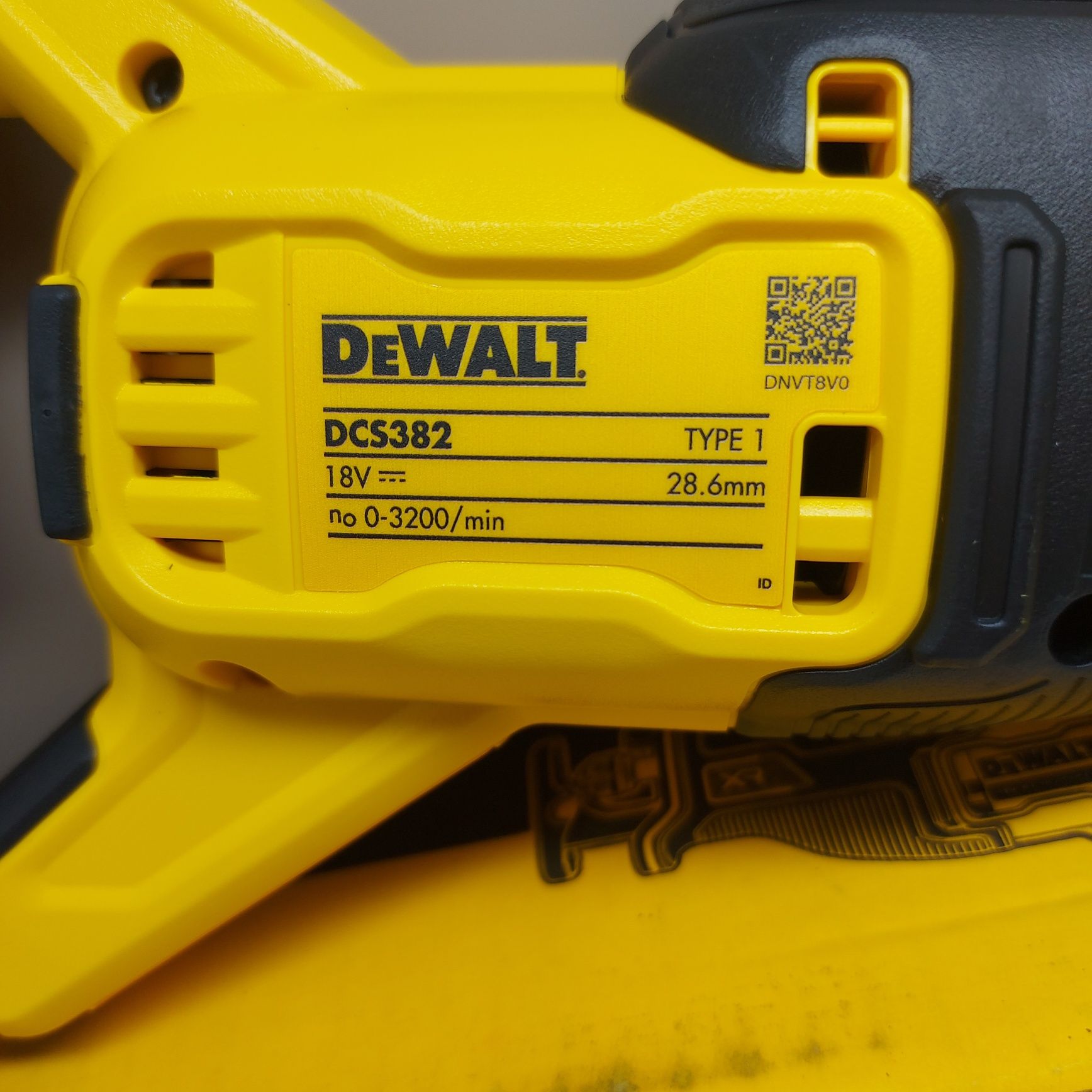 Акумулаторен саблен трион DEWALT DCS382N