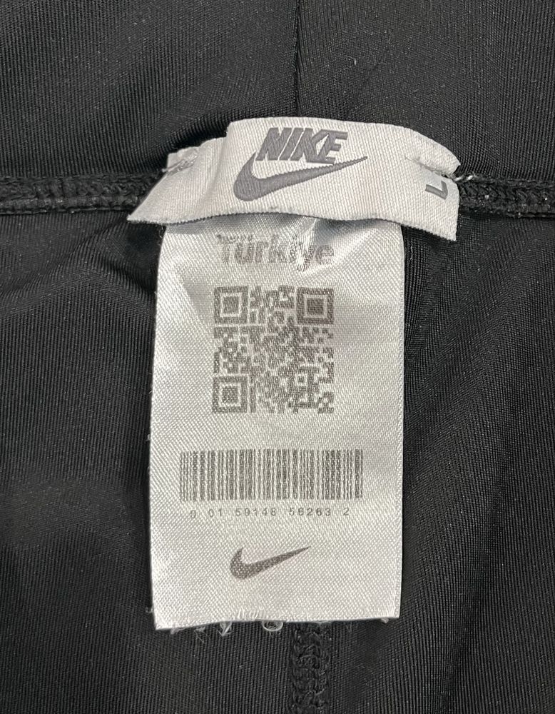Черно долнище и клин на Nike