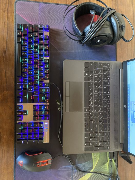 Srochna sotiladi klavyatura mishka naushnik kori kamplekt