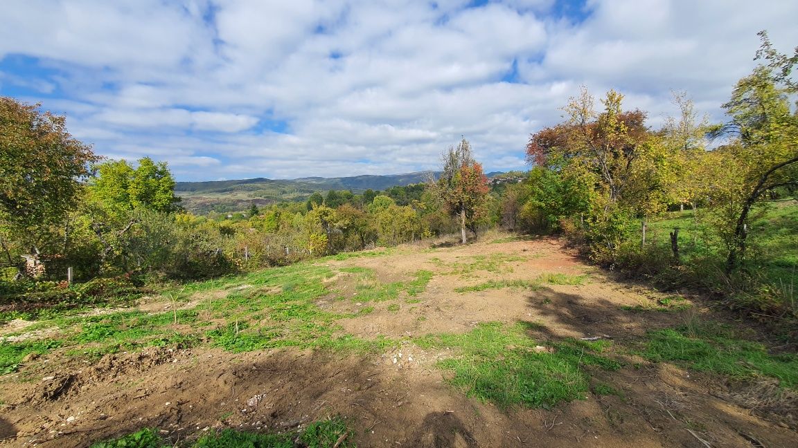 Teren cu vedere la muntii Leaota(primii 1800 intravilan+dif.extravilan