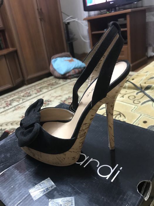 Женская обувь