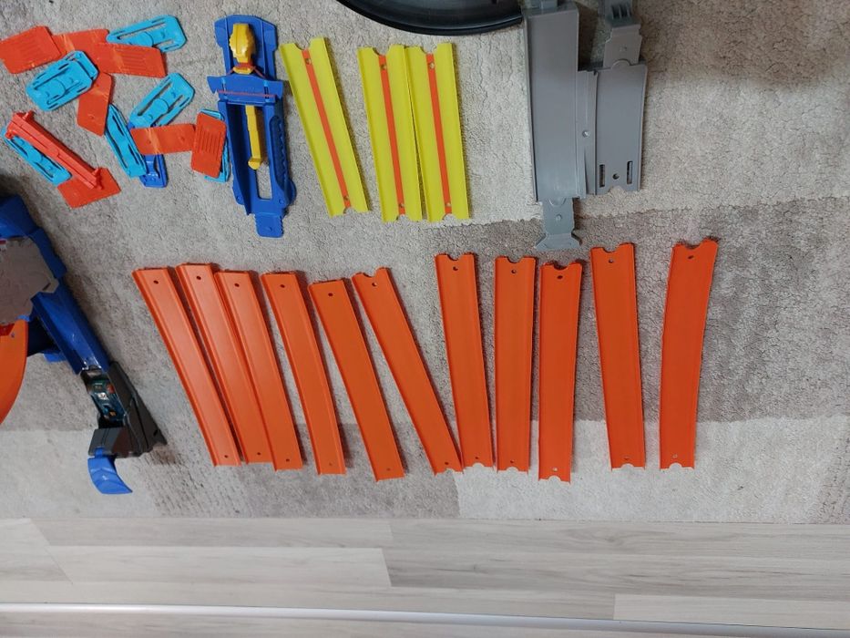 Lansator si piese Hot Wheels