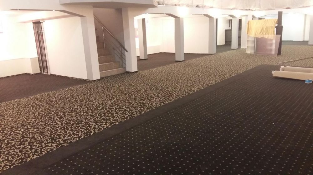 Montaj mocheta,covor pvc cât și curățat profesional mocheta