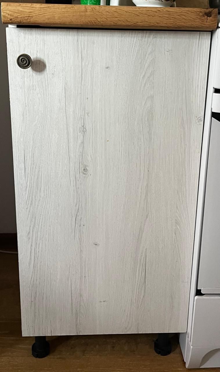 Кухонный шкаф и тумбы