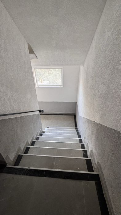 Квартира своя 4 комнаты продаю