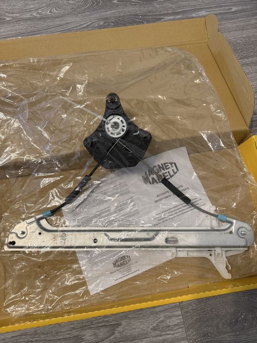 Macara usa dreapta spate Magneti Marelli noua