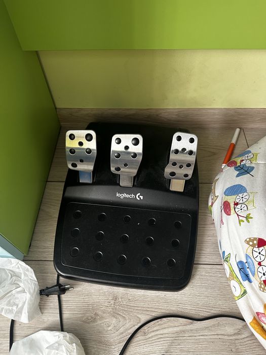 Logitech волан с педали
