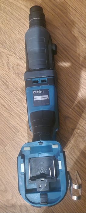 Перфоратор Makita DHR 241