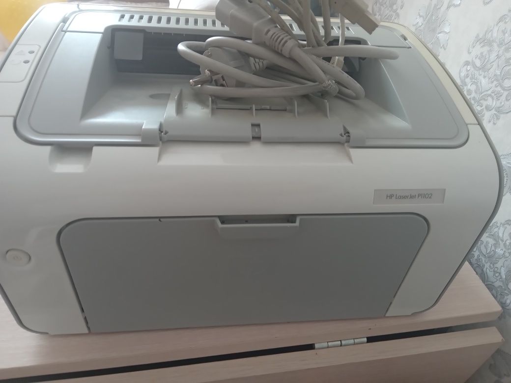 Продам принтер лазерный НР 1102