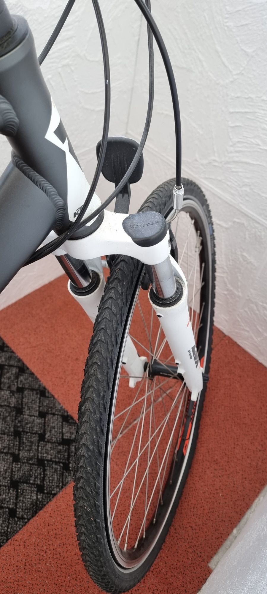 Bicicletă KTM Fun Trekking aluminiu ca nouă [ sub 75 km rulaj ]