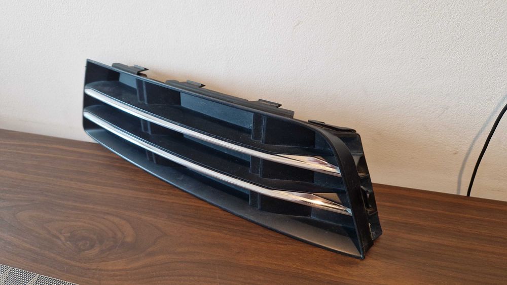 Grila Audi A4 B9 bara fata 8W0807681R 8W0807682R