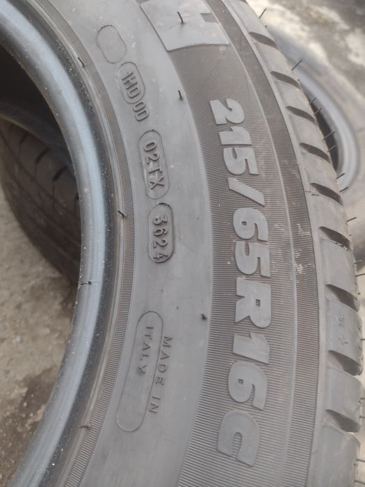 Почти нови 2бр.215/65/16 С Michelin Agilis dot3624