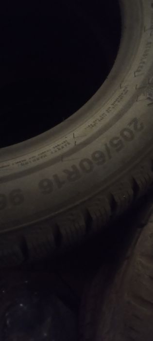 Продам зимнию резину 205/60/16R