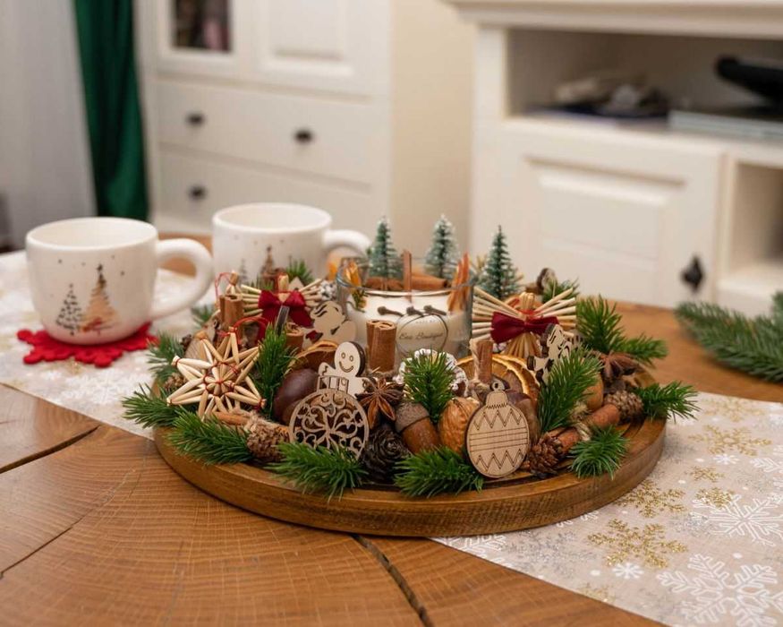 Aranjament pentru Crăciun – realizat manual pe blat de lemn.