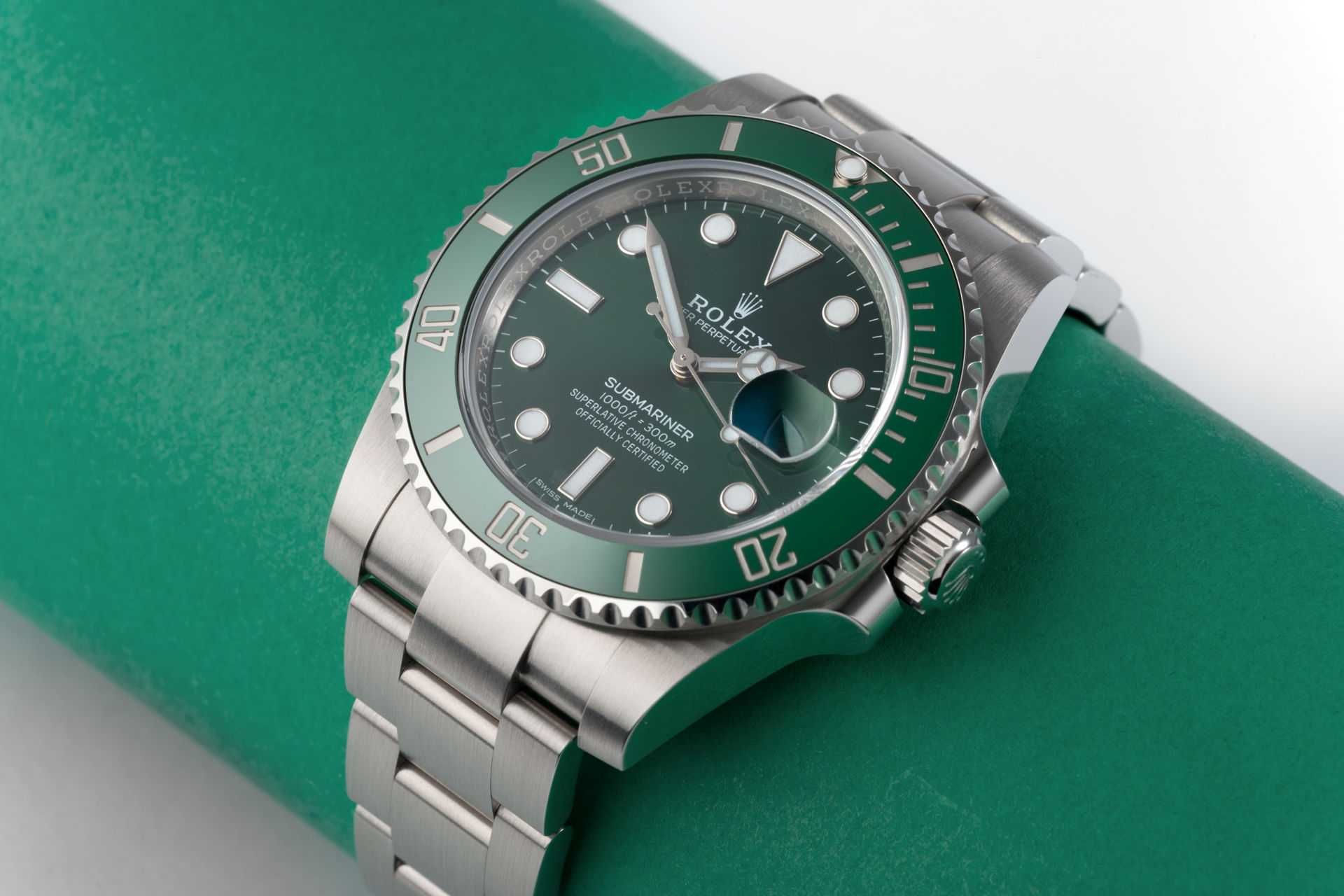 Rolex Submariner Silver/Green Luxury & Automatic Edition 41 mm