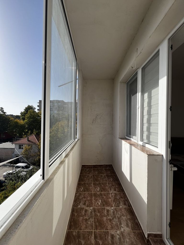 Продава се Тристаен апартамент в Плевен, Сторгозия - 62 кв.м за 1452 €/кв.м - Снимка #8