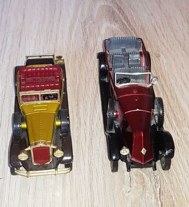 Две старинни колекционерски колички