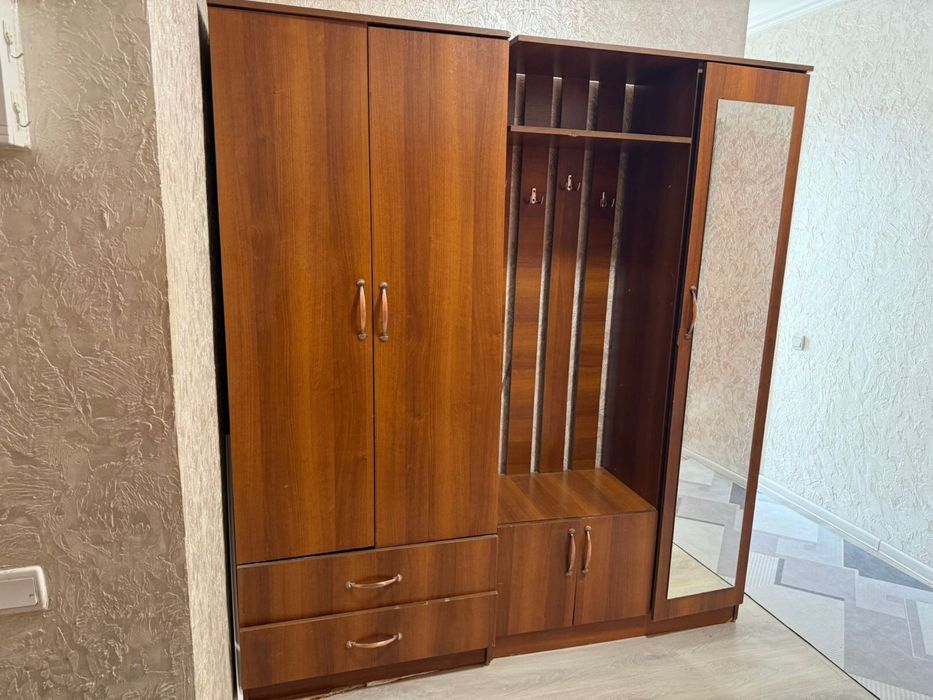 Продам шкаф, прихожку и диван