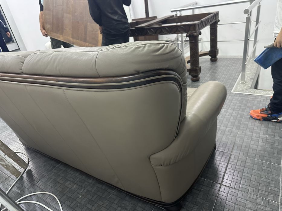 Диван естествена кожа Честърфийлд