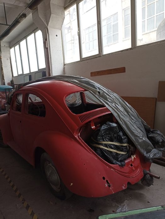 Vând Volkswagen Beetle