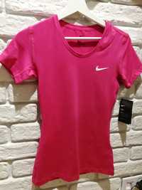 Дамска спортна тениска S Найк / Nike