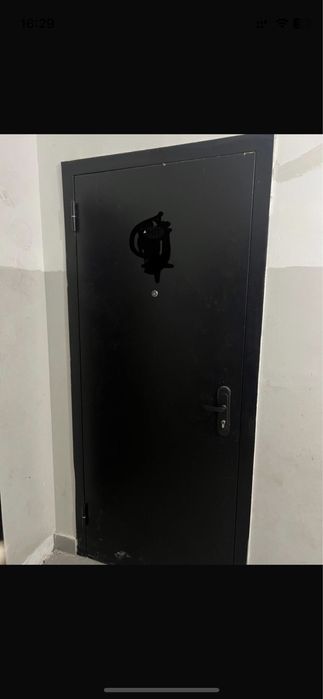 Продам кладовку на этаже теплая и чистая 8 кв.м