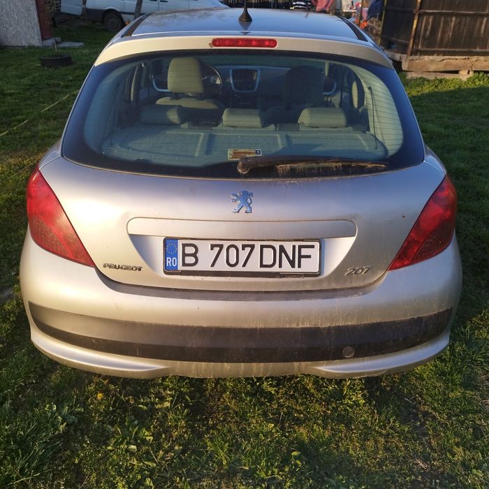 Vând Peugeot 207 benzina 1,4