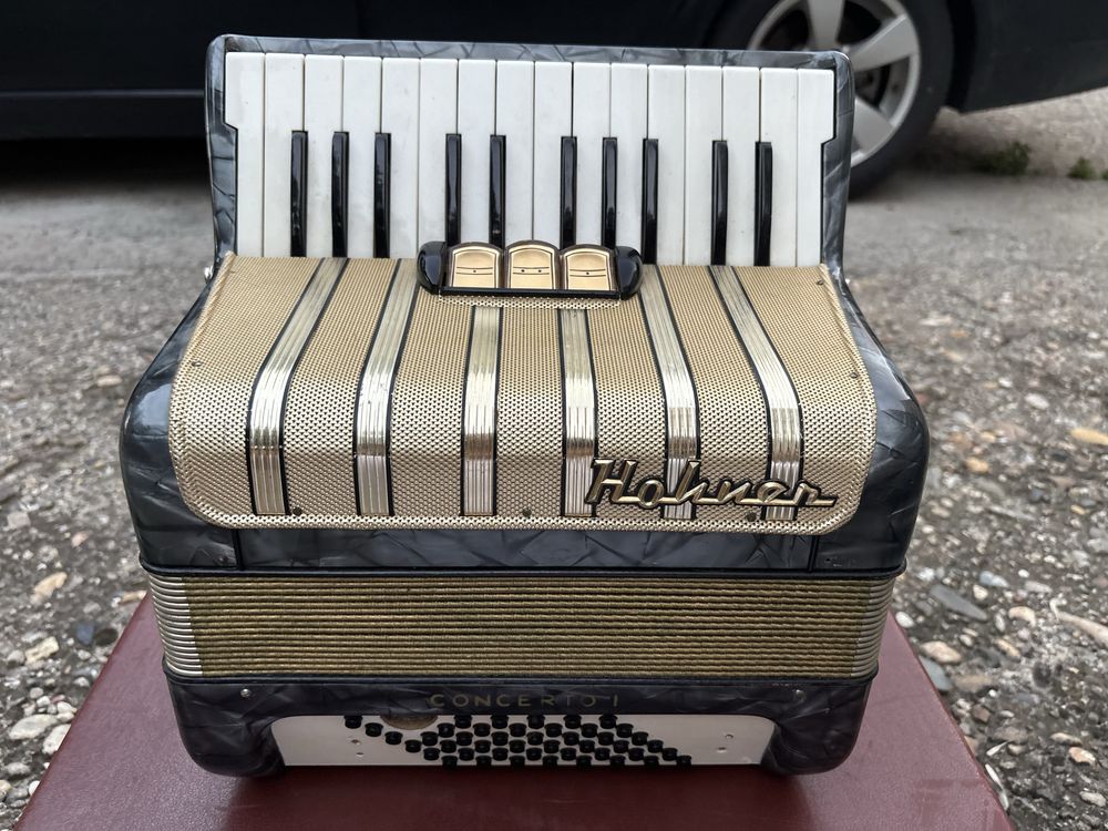 Acordeon Hohner concerto 1 cu 48 de basi pentru piese