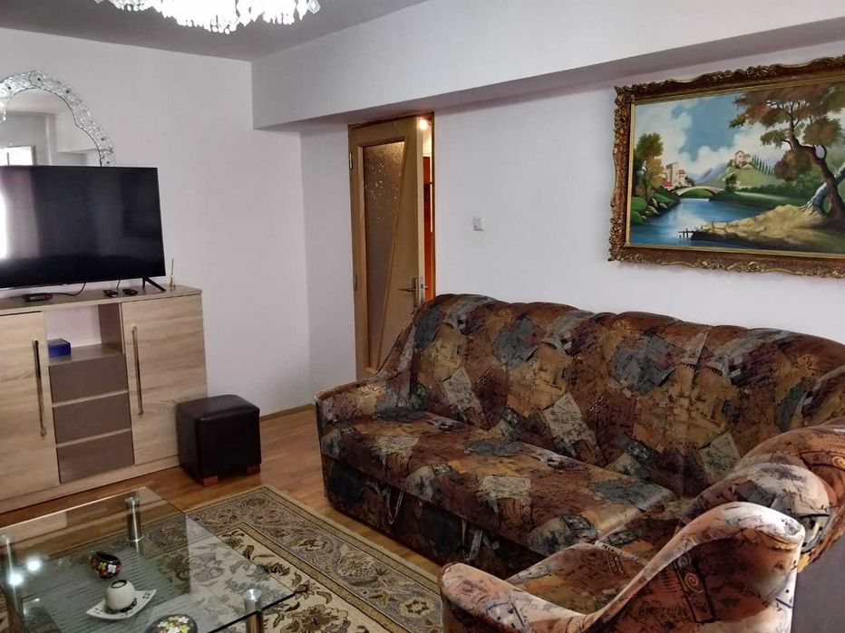 Vând apartament cu 2 camere în centru.(Pensiunea Iris)