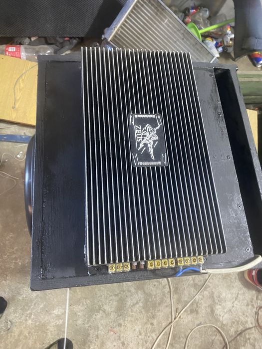 Продам саббуфер зевс очень мошный, цена очень дешевая