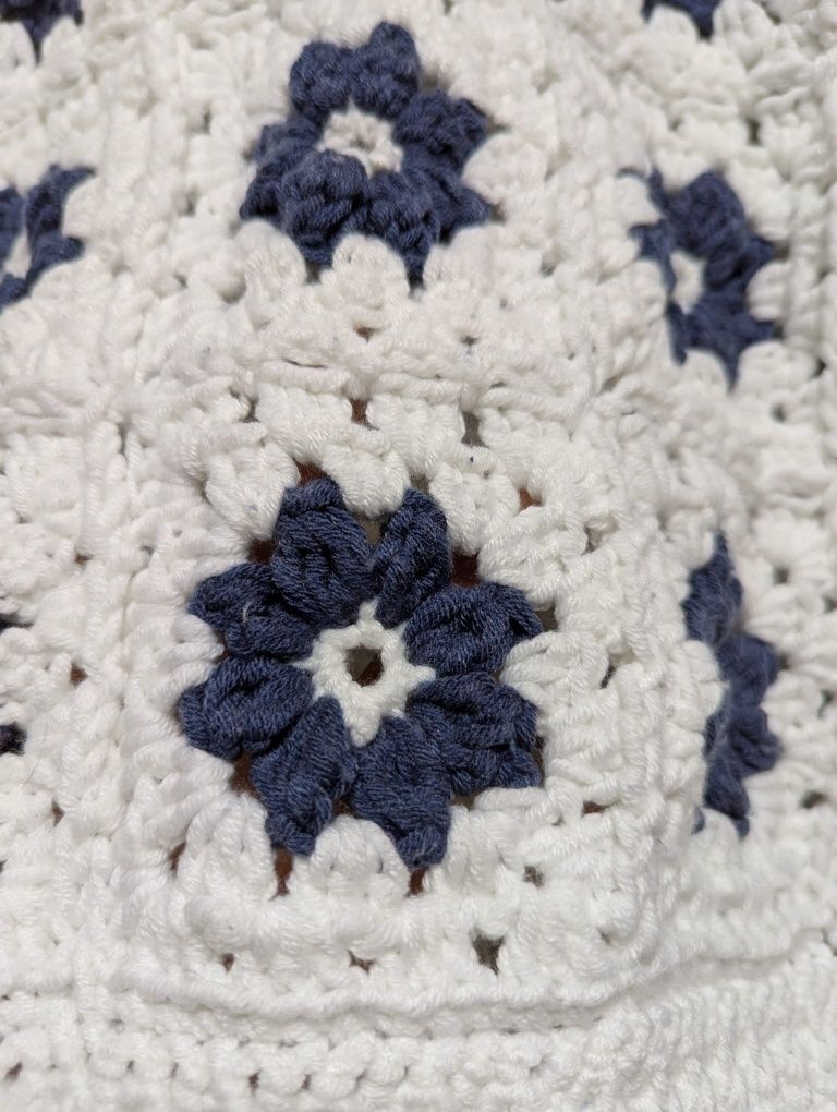 Cardigan croșetat manual - model Granny Squares