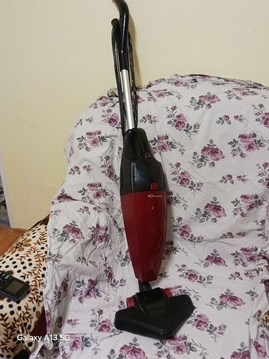 Vând aspirator electric de mână, folosit puțin